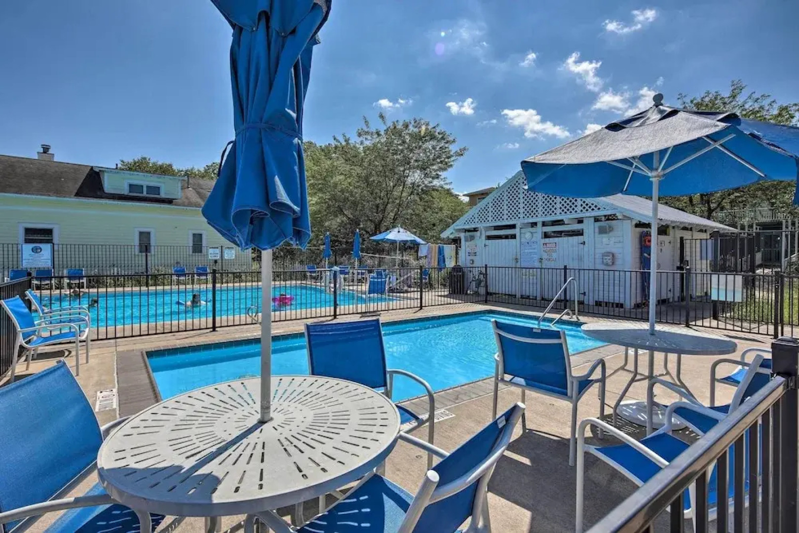 Bright & Airy Home: Chef's Kitchen & Pro Decor!