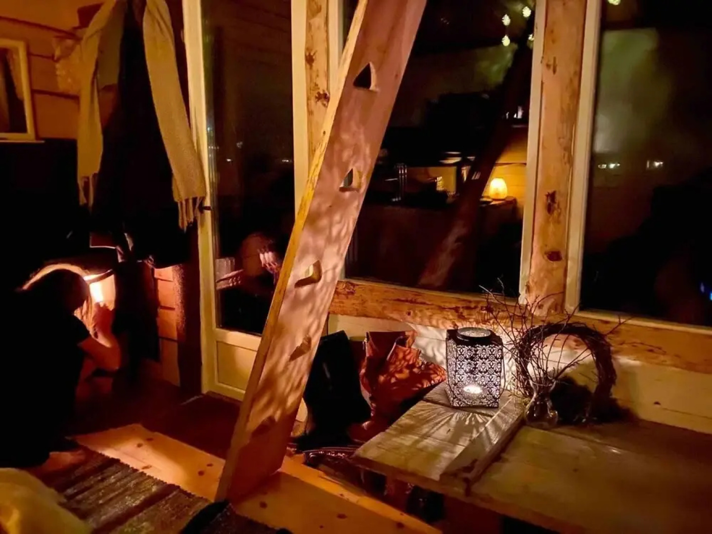 Romantic Cabin Right on the Lake With Fire Place