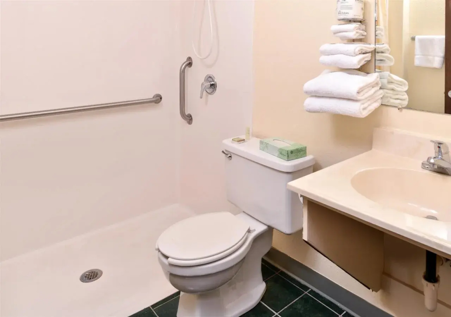 Love Hotels Staples by OYO at HWY 10 MN