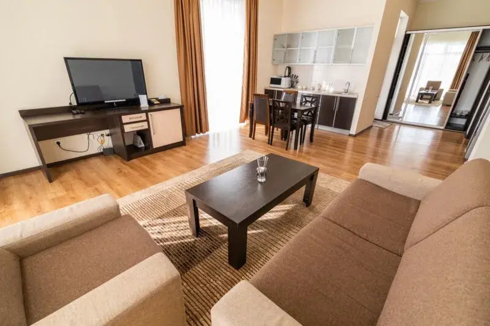 Карвэн Четыре Сезона