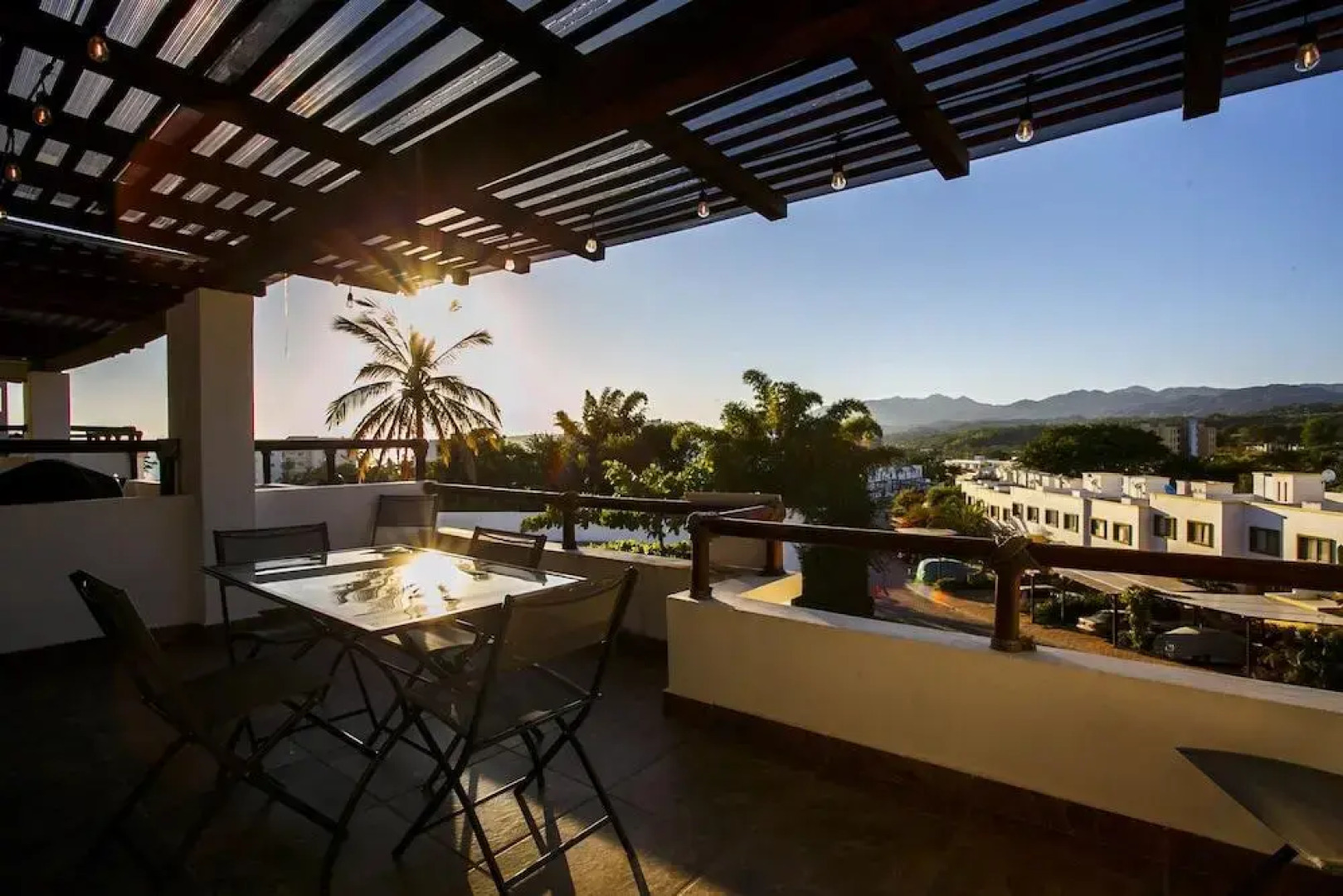 Los Amores 12 3 BR by Casago