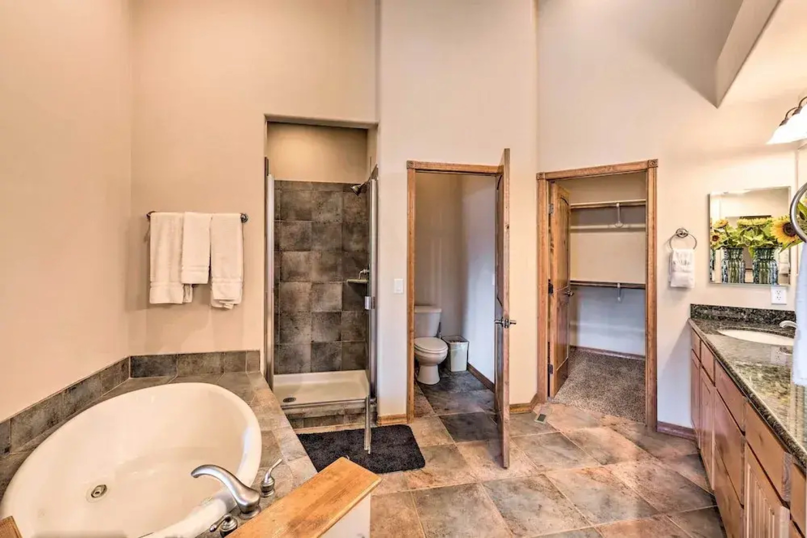 Unwind Fireside: Dog-friendly Show Low Townhome!