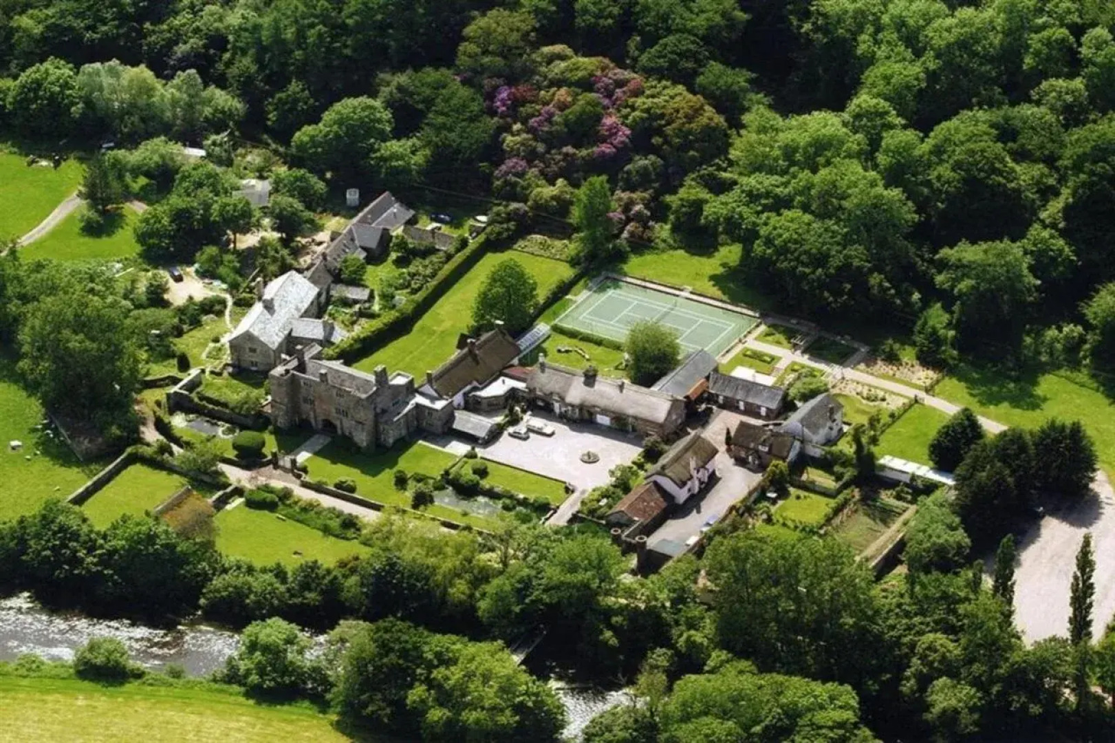 Bickleigh Castle Hotel