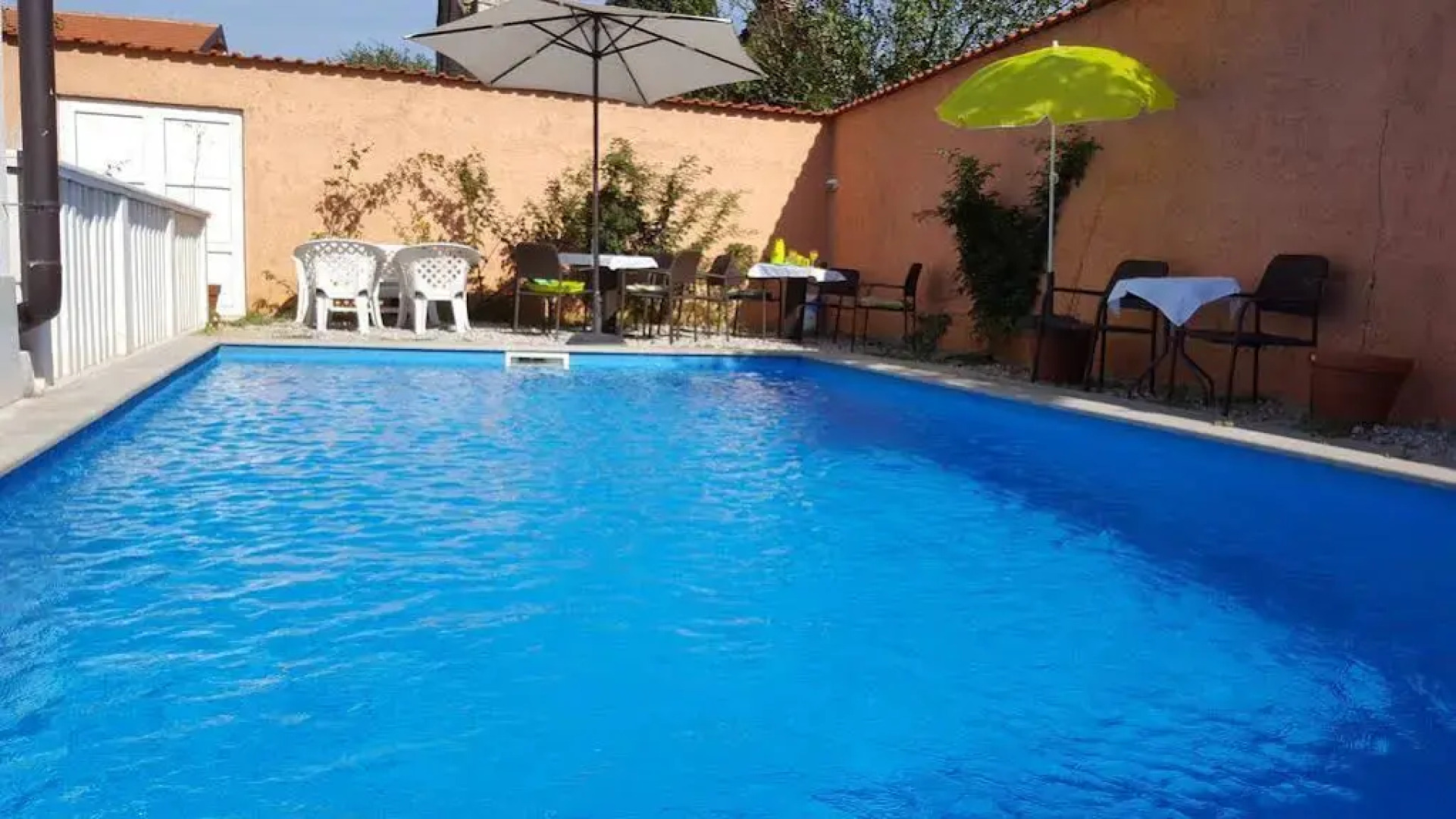 AppleLine Apartments