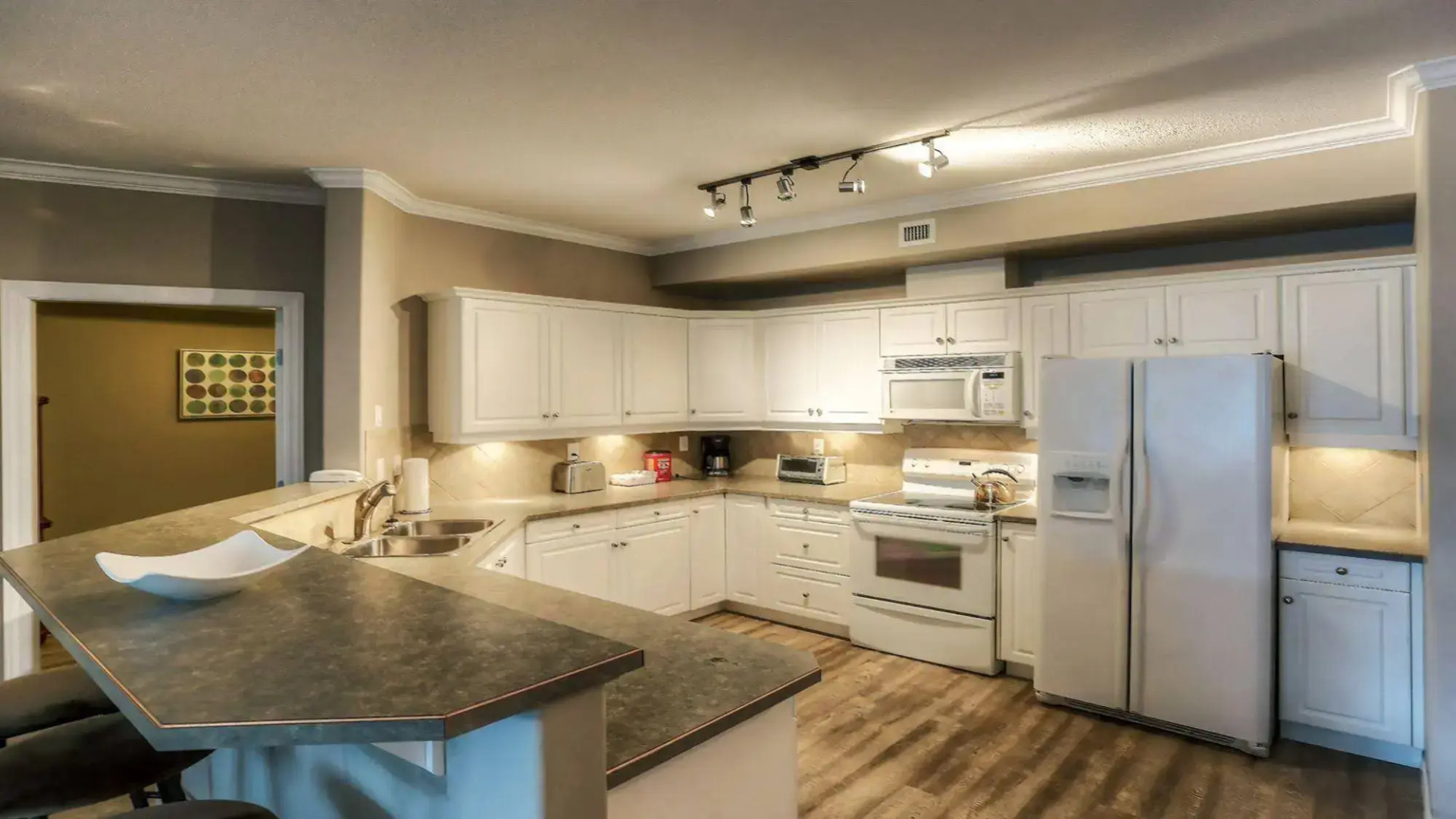 Discovery Bay by KelownaGo