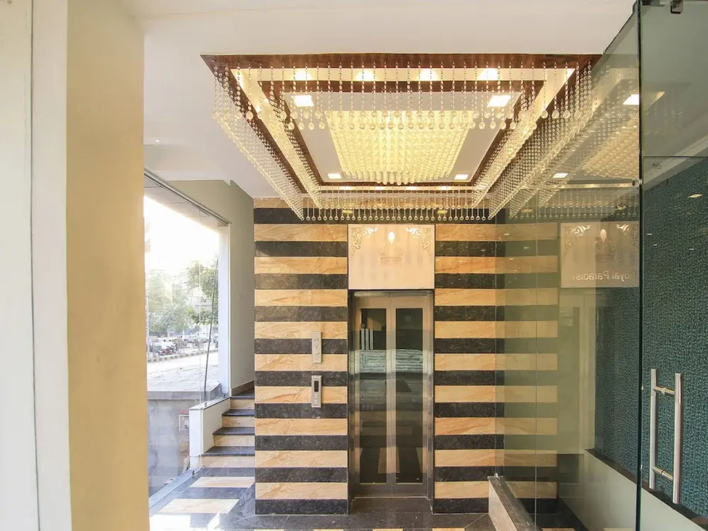 OYO 14886 Hotel Royal Paradise