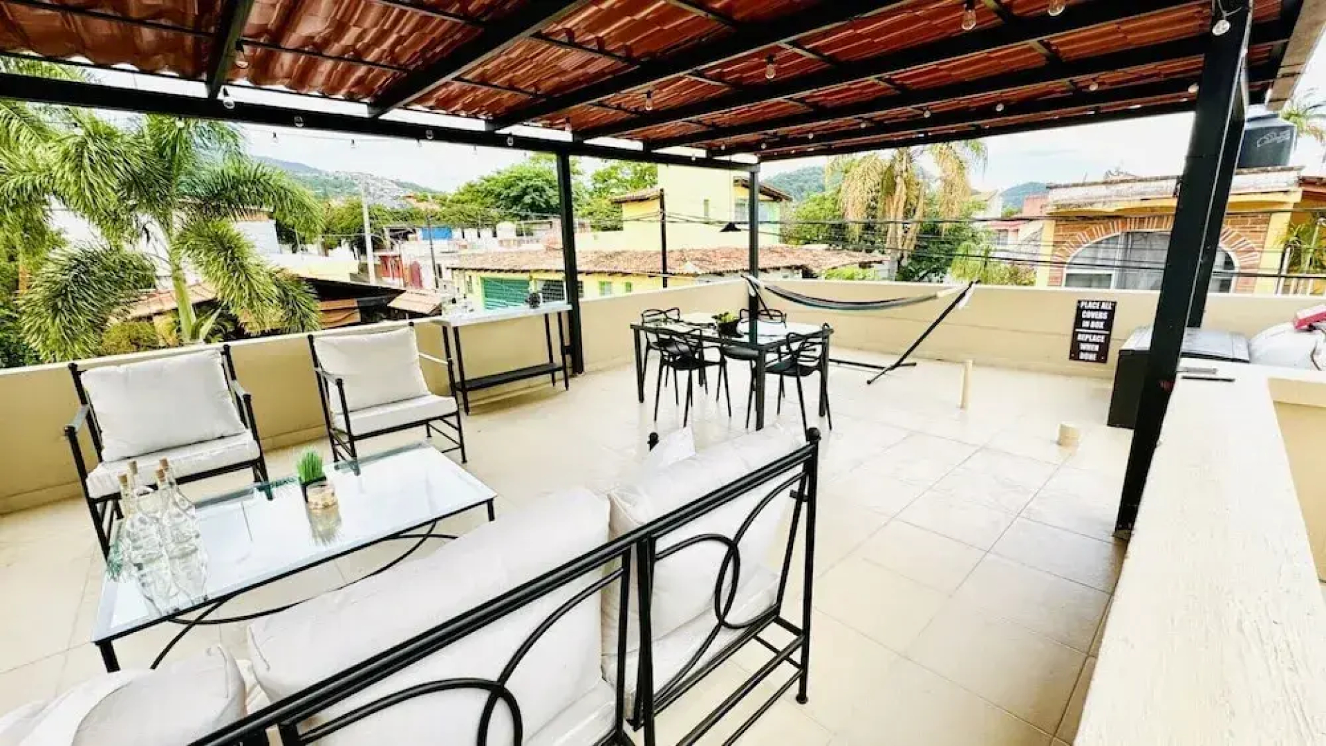 Renovated 1 Bdrm Guest House -walk to Everything -bikes -gym - Pickleball Court
