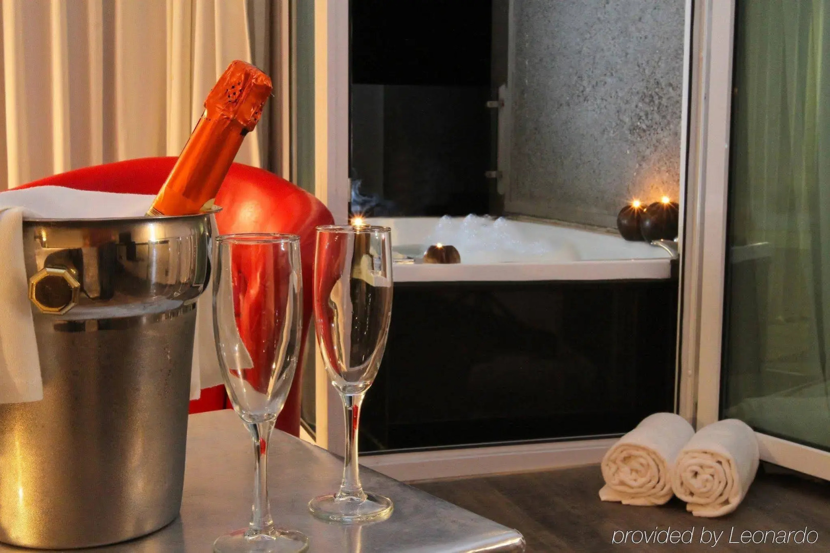 Radisson Blu Acqua Hotel & Spa Concon