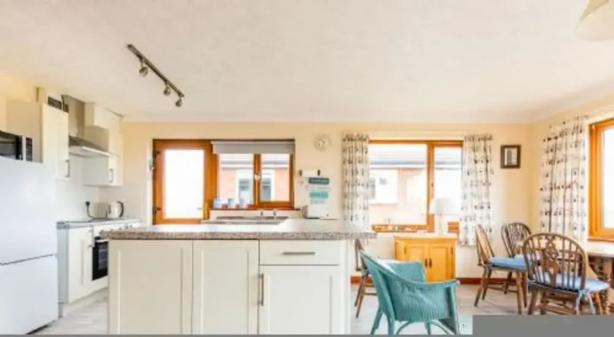 Host Stay Breezy Bungalow