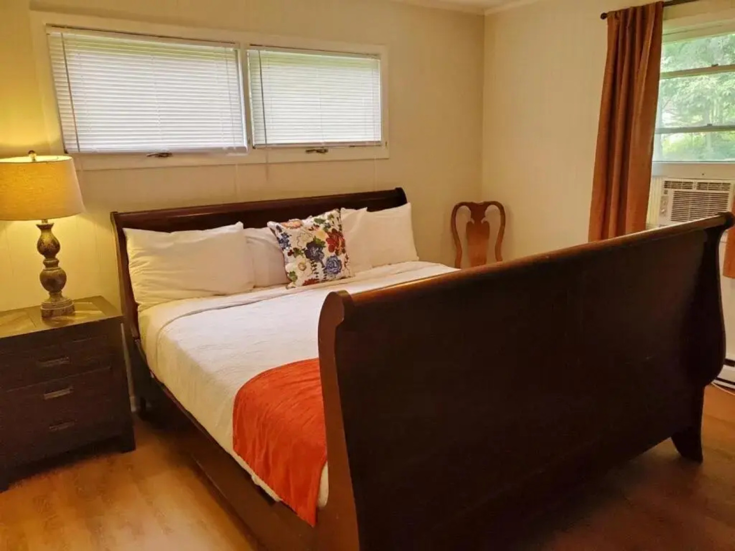 Meadowlark Motel with Restaurant & Bar