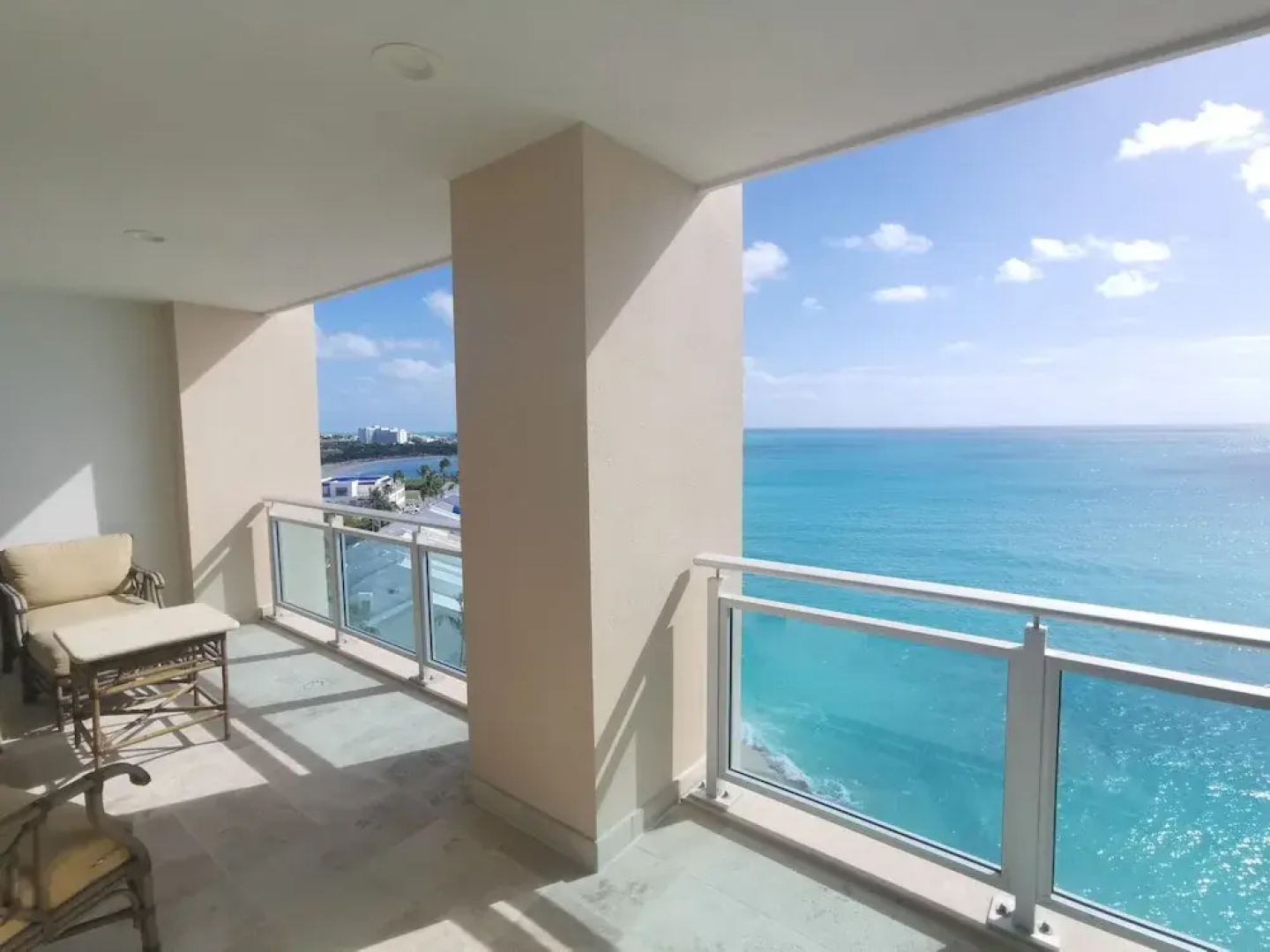 *The CLIFF_ BEACHFRONT and LUXURY MODERN UNIT* C2