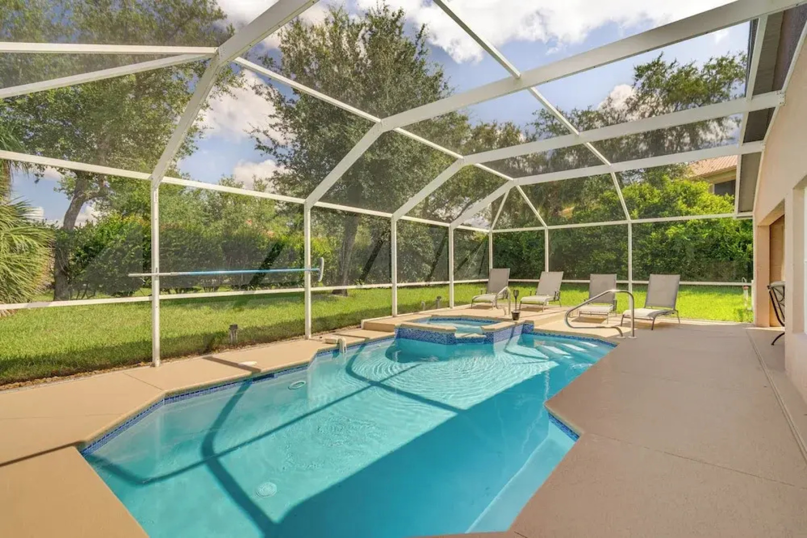 4 Mi to Beaches: Fort Myers Escape w/ Patio
