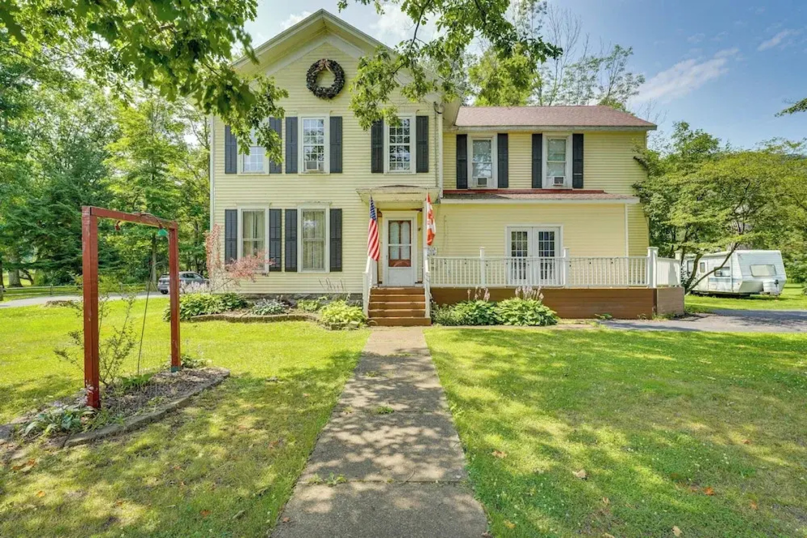 Spacious Victorian Home 1/4 Mi to Holiday Valley!