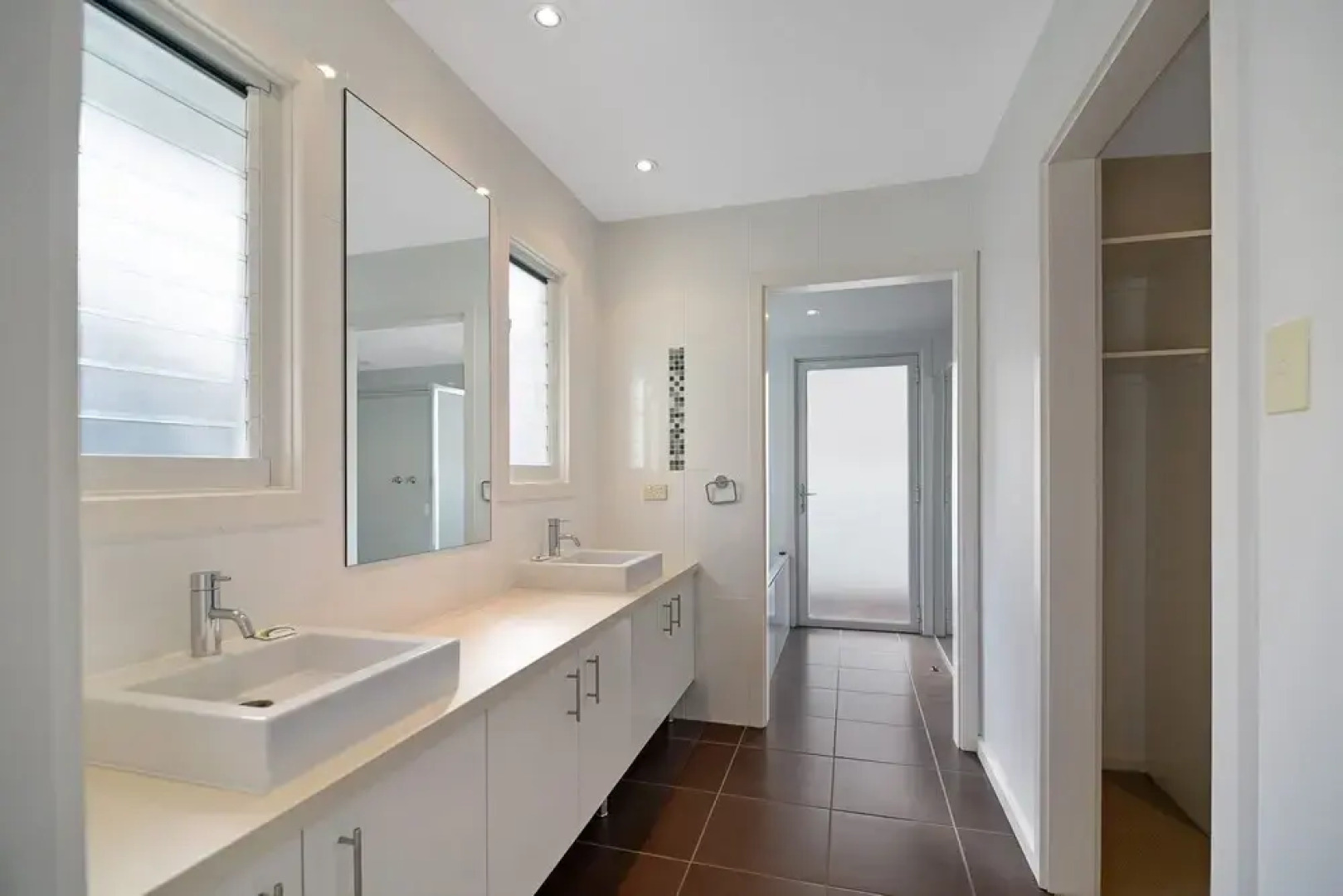 Sea Splash 75 Lorikeet Drive