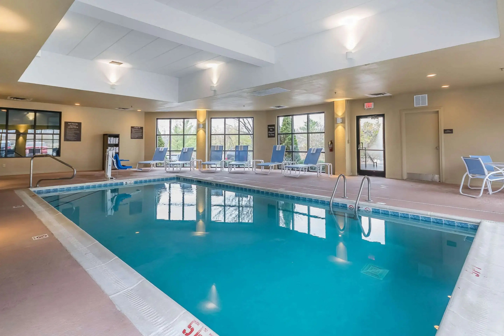 Comfort Inn & Suites Lexington - Hamburg I-75