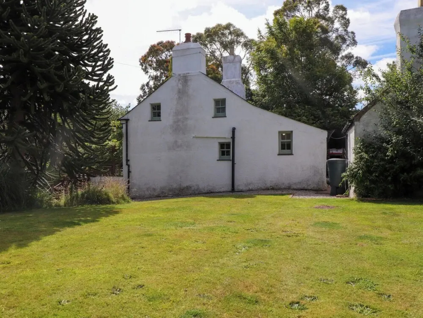 Bwthyn Gwyn Ty'n Y Pant