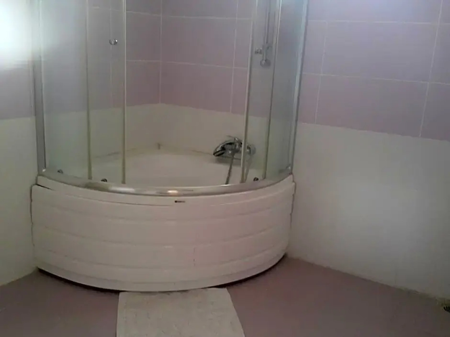 New Istanbul Aiport 13 km- Private Bath & Balcony