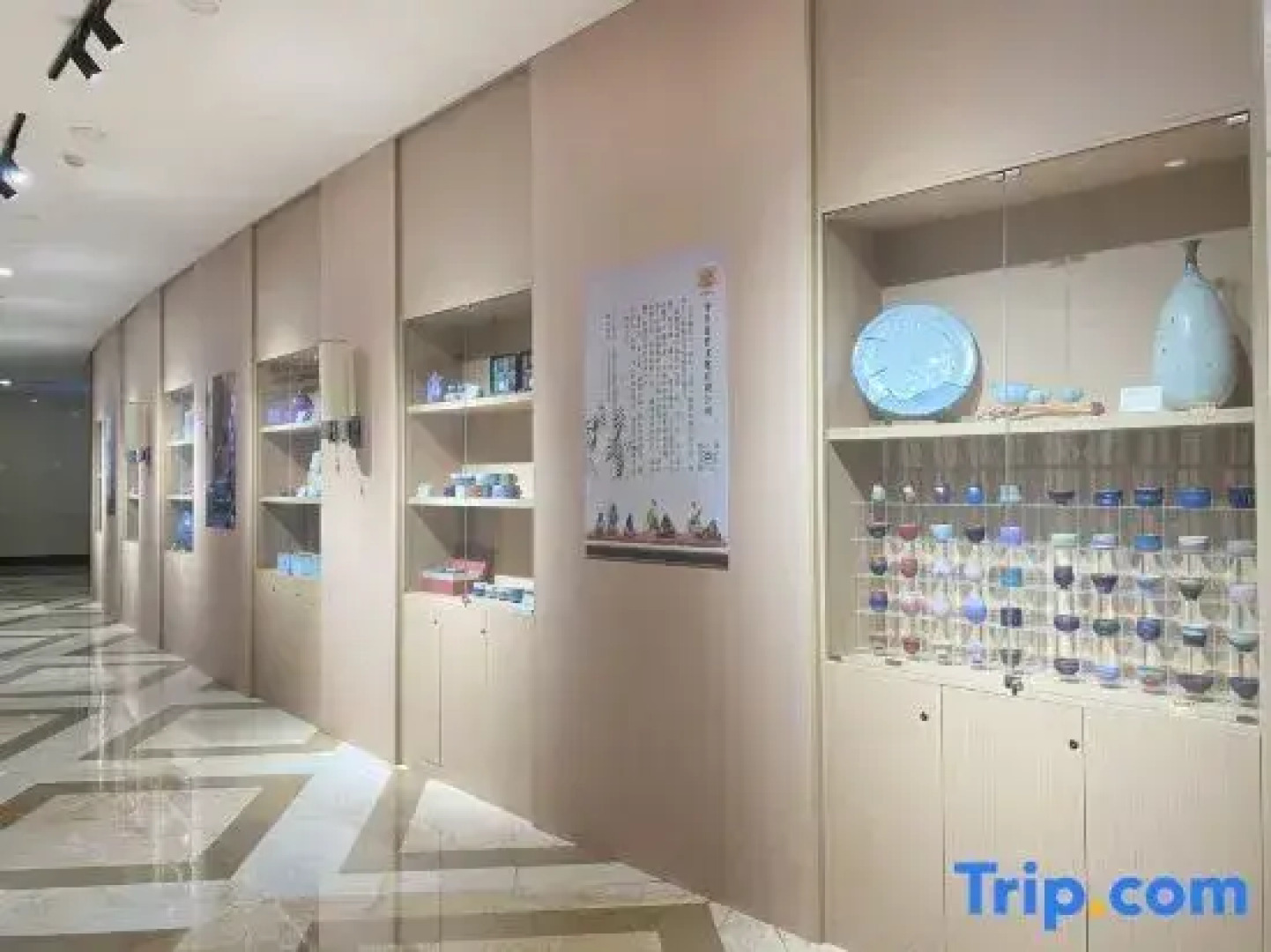 Xuchang Sanding Huayue Hotel