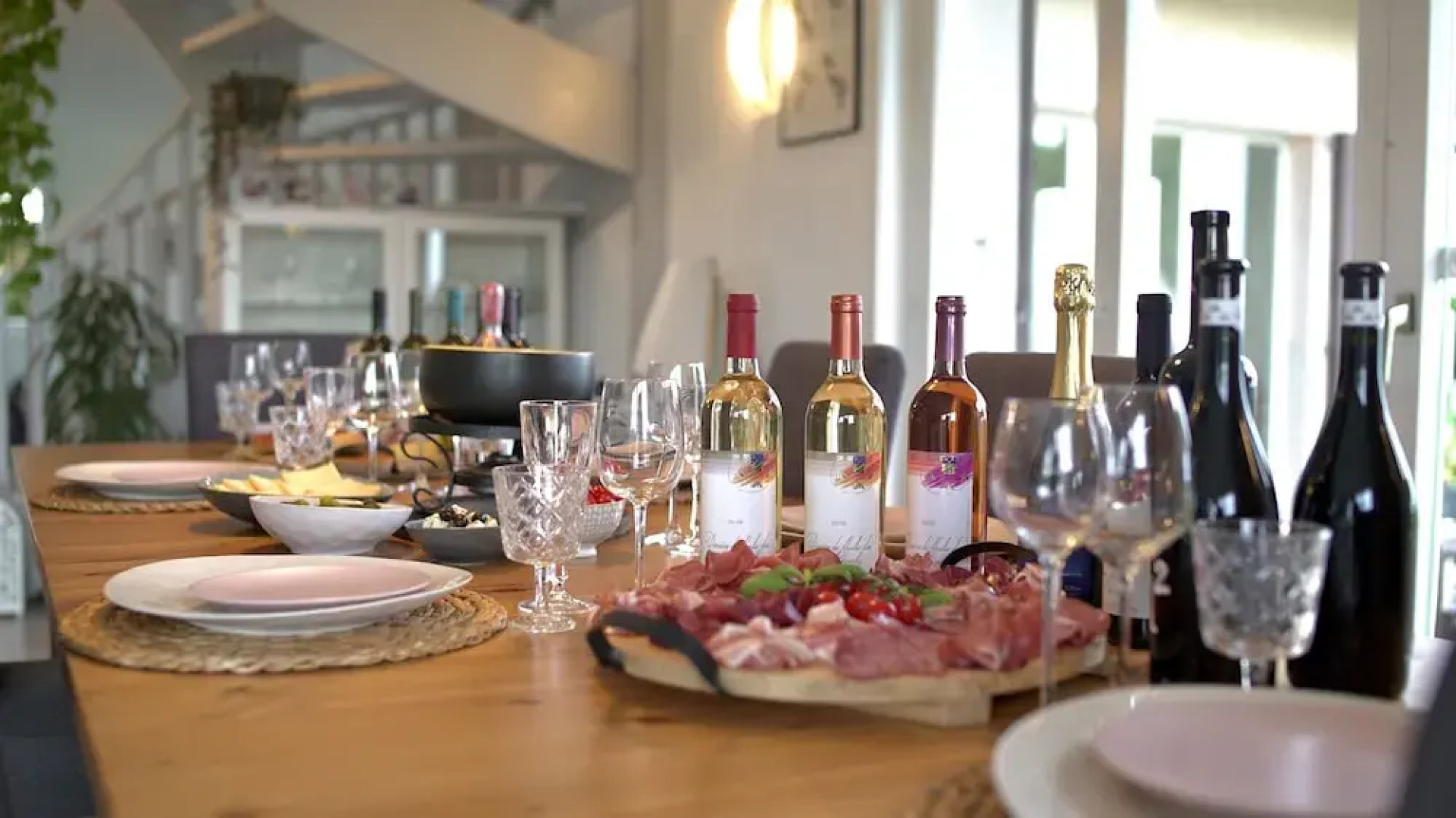 Stunning 6-bed Villa in Etoy