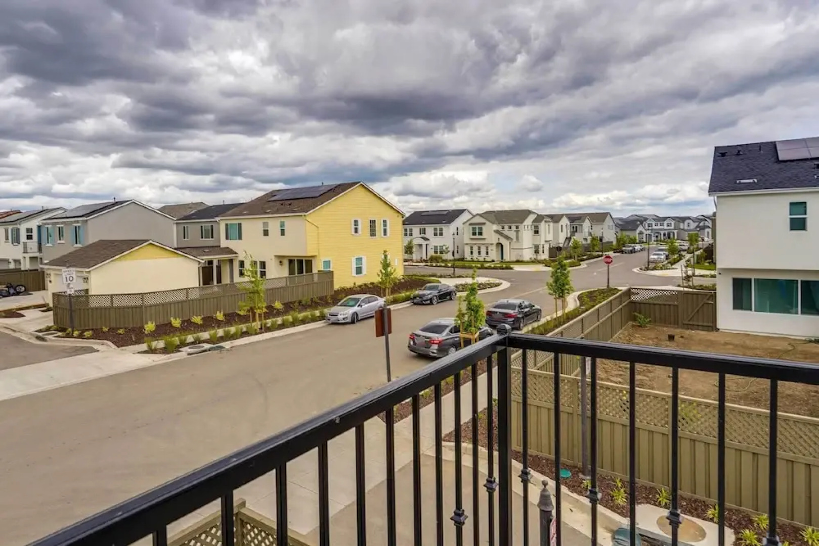 California Midterm Rental With Fenced Yard!