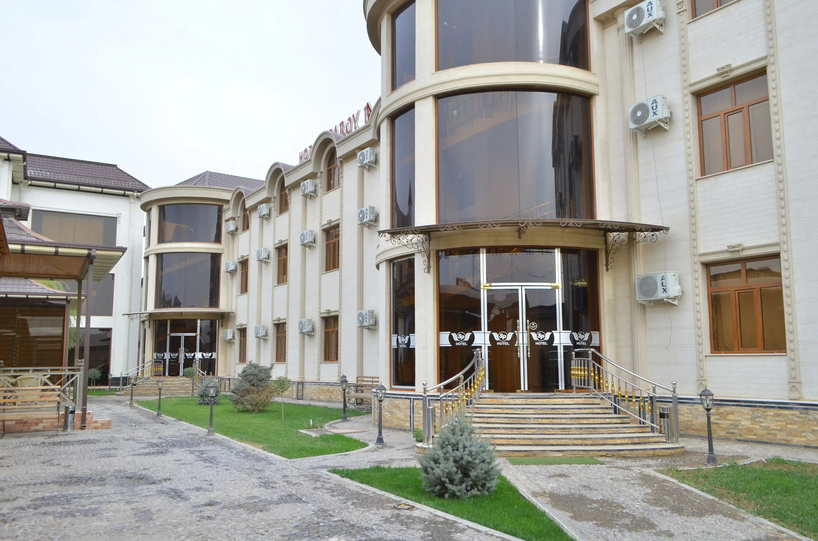 Отель Saroy Palace