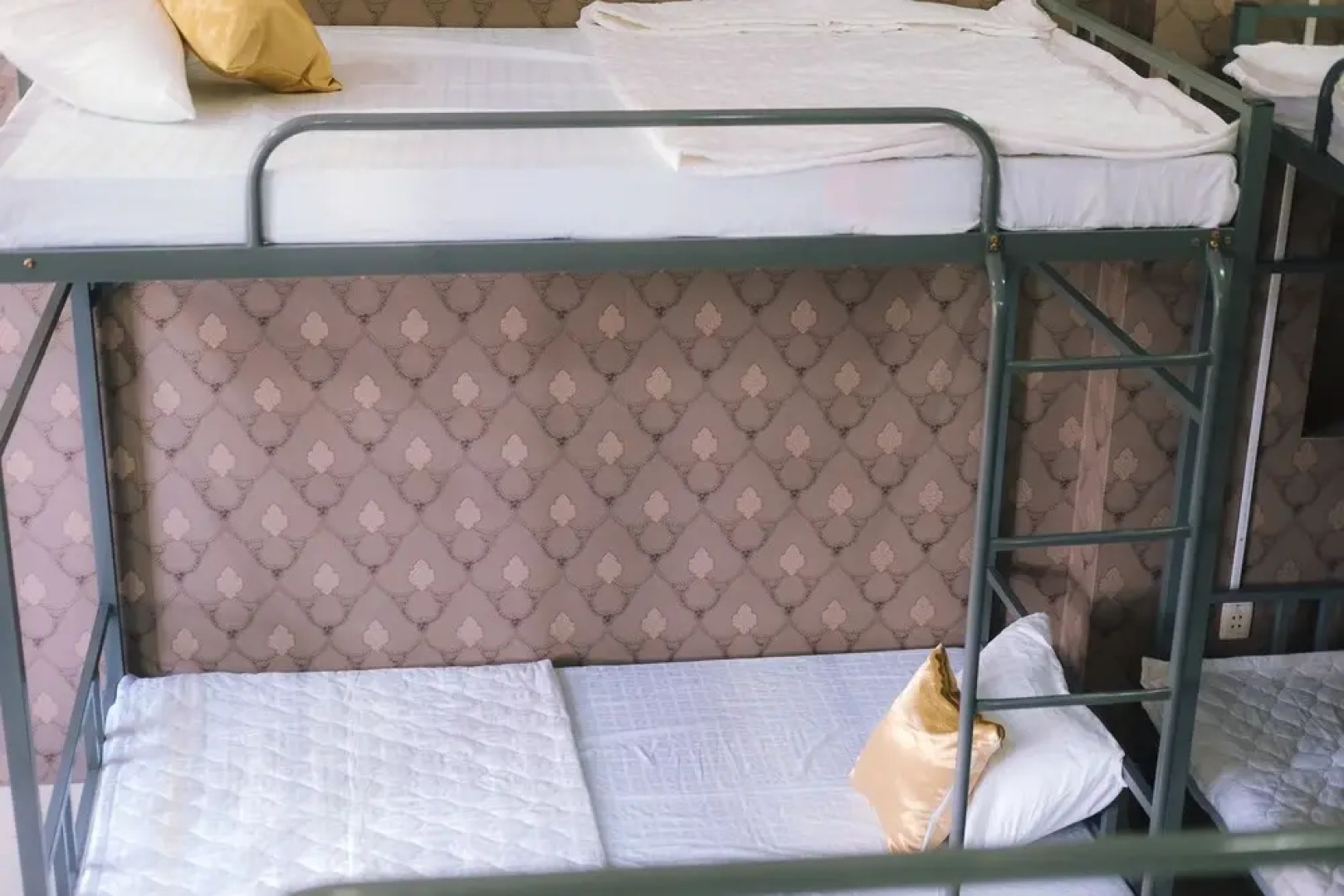 White Hotel - Hostel