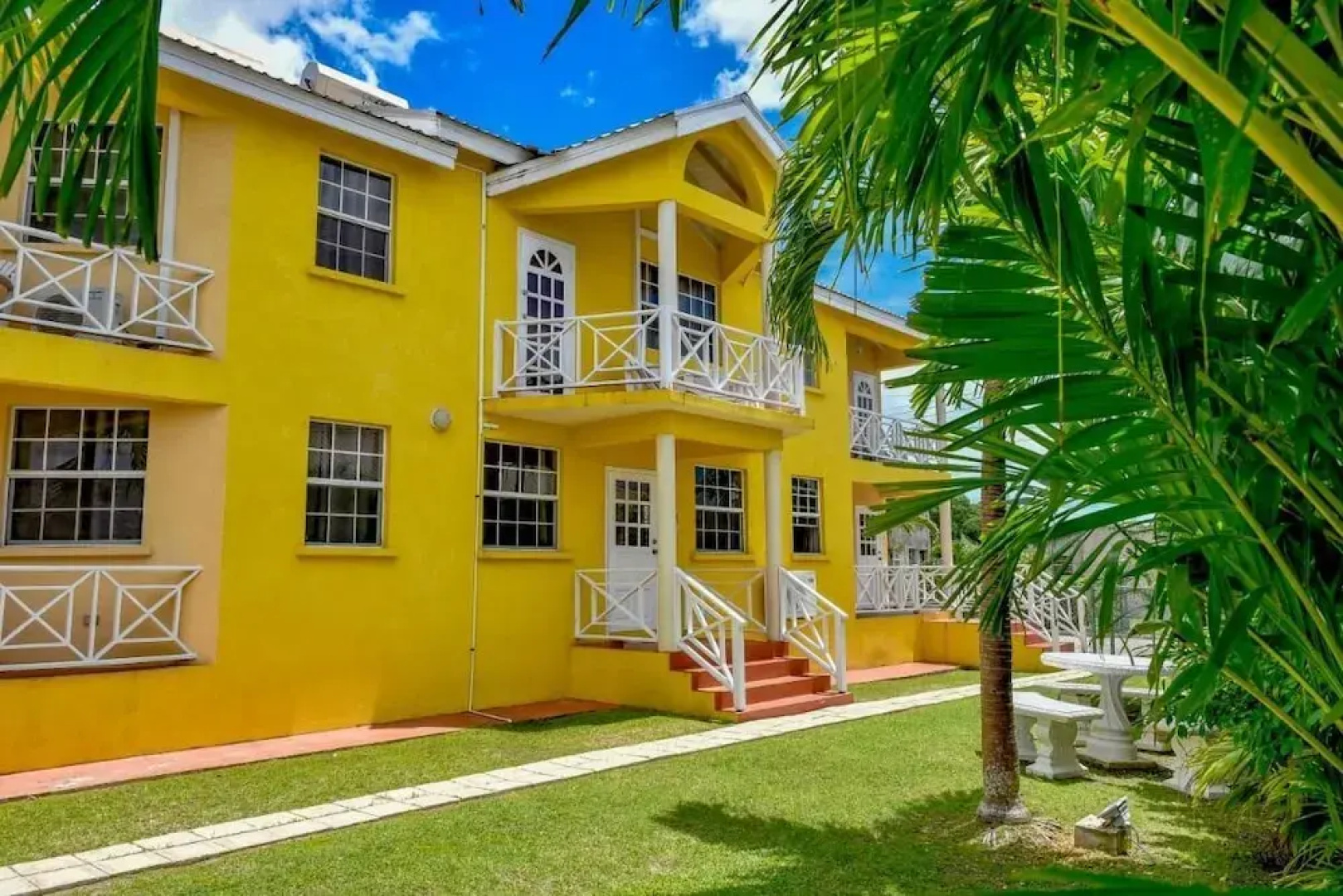 Two Bedroom Apartment With Pool Located Near the Beach and Kensington Oval