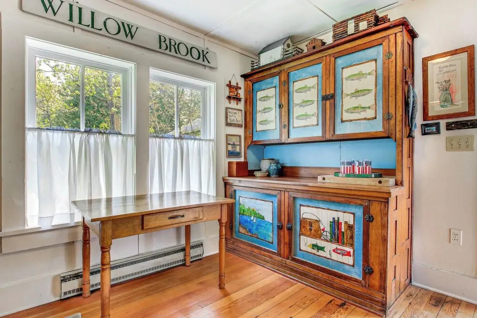 Baileys Harbor Cottage w/ Dock: Steps to Lake!
