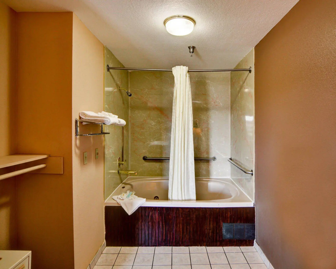 Quality Inn Forest Hill - Fort Worth South
