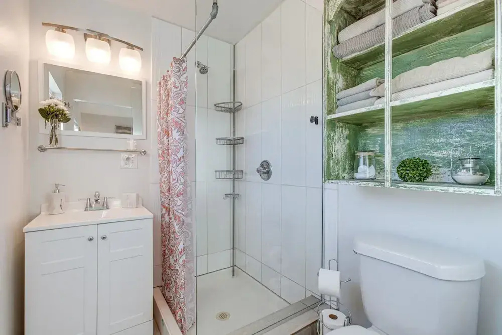 10 Mi to Dtwn Denver: Lakewood Home w/ Patio