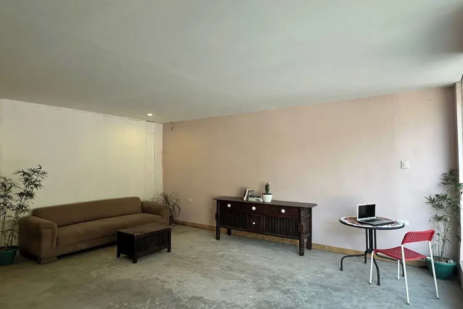 Mosaic Liwliwa Hotel Near Beach