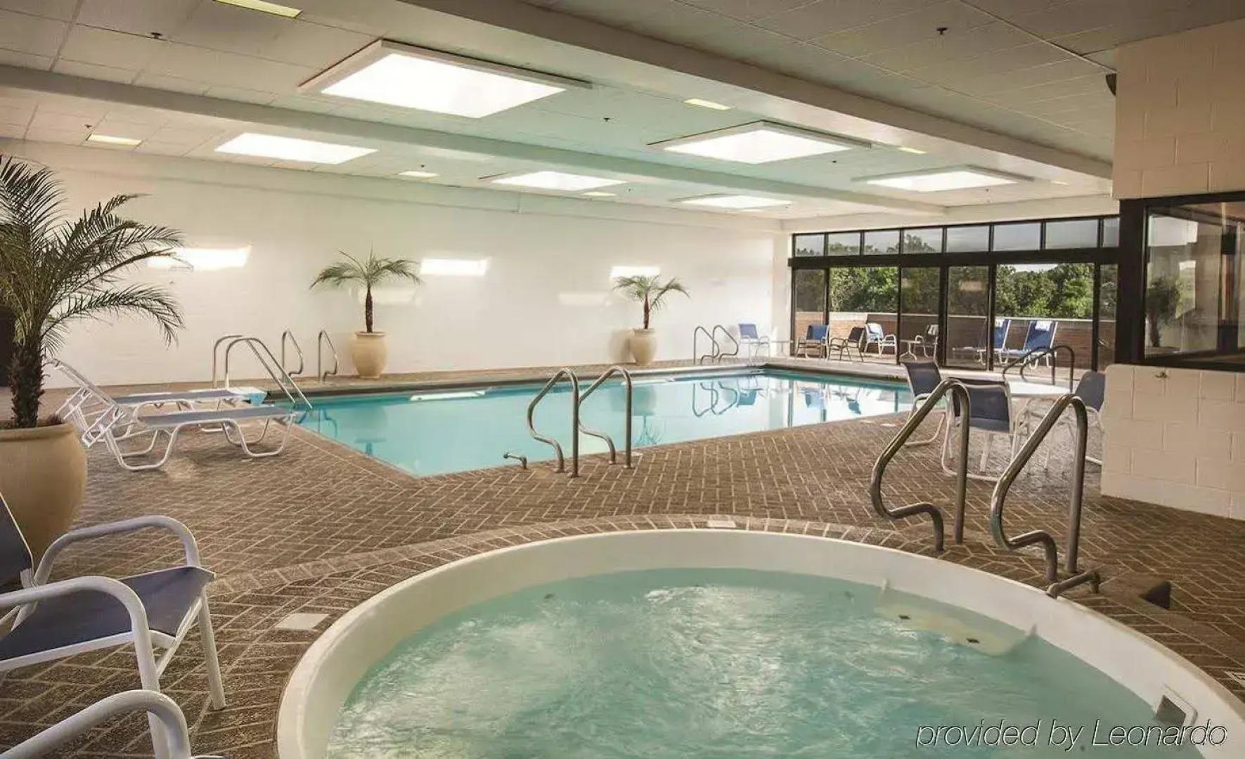 DoubleTree by Hilton Chicago - Oak Brook