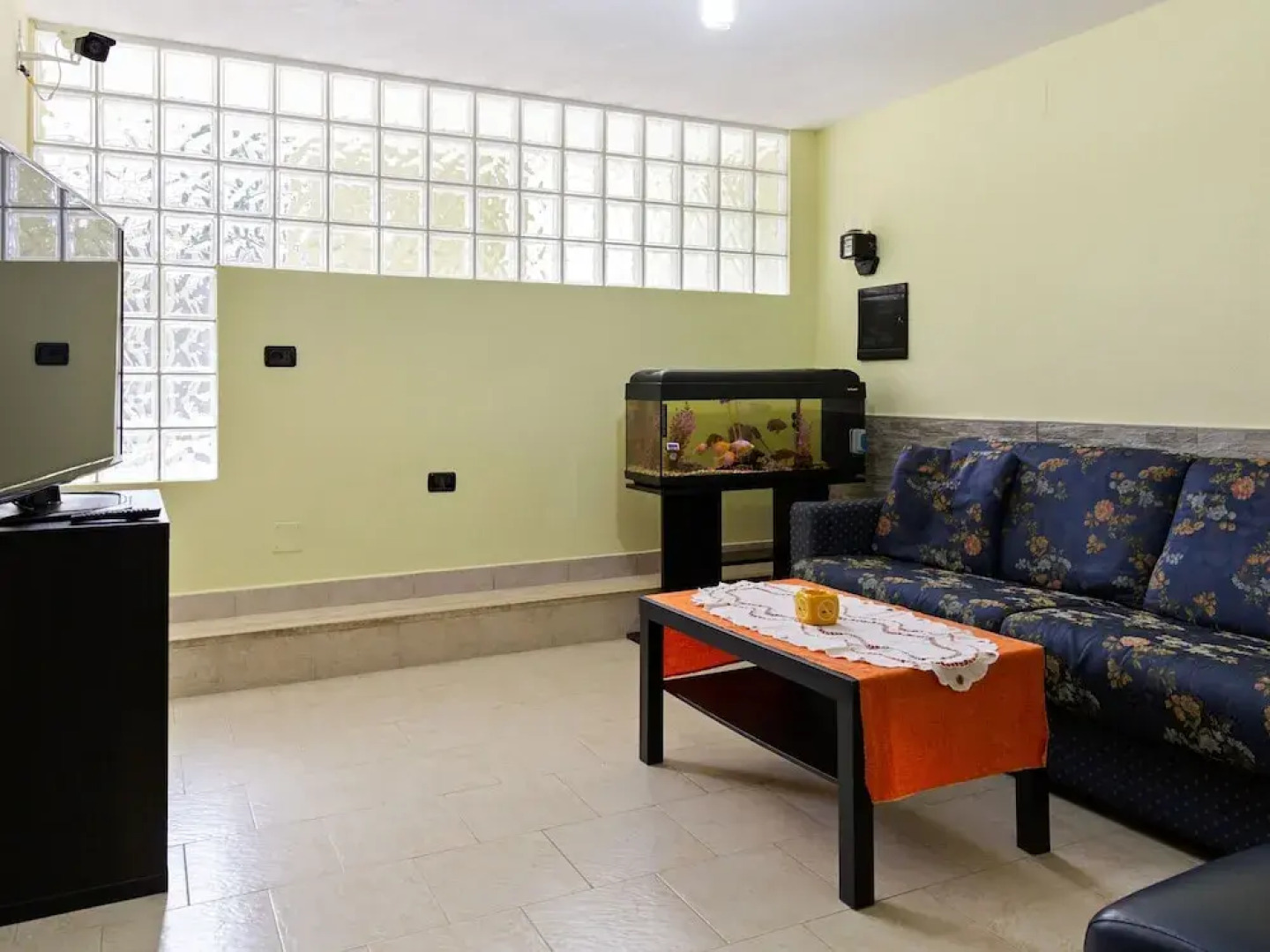 Pleasant Holiday Home in Mondragone With Garden