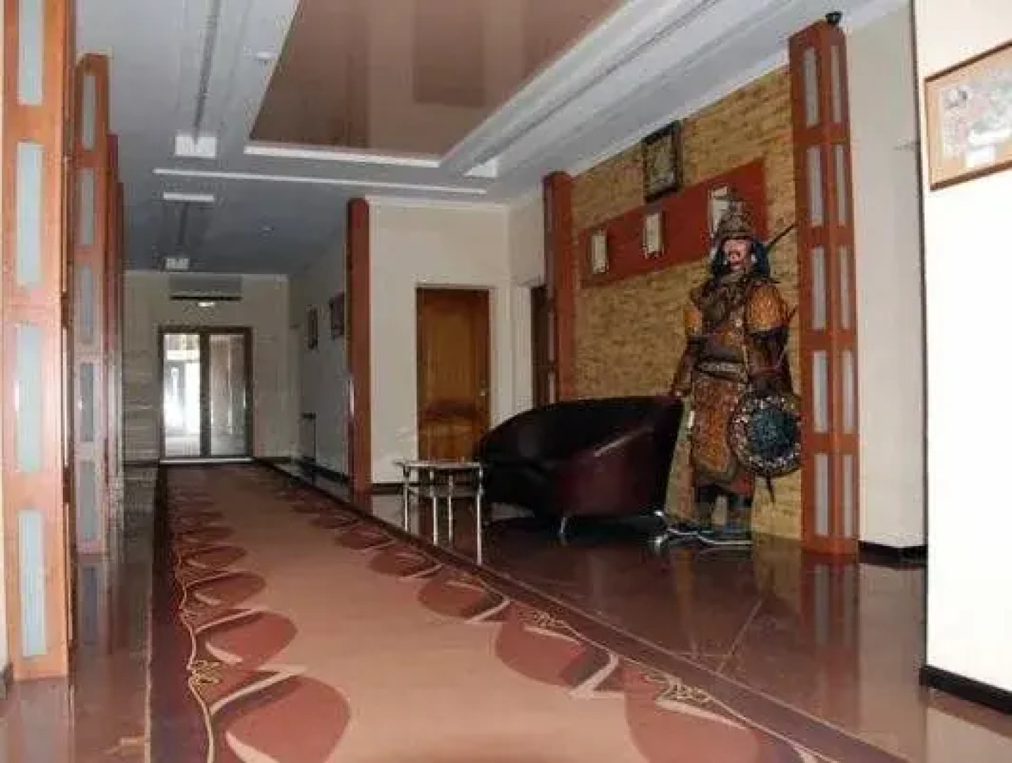 Под липами Отель