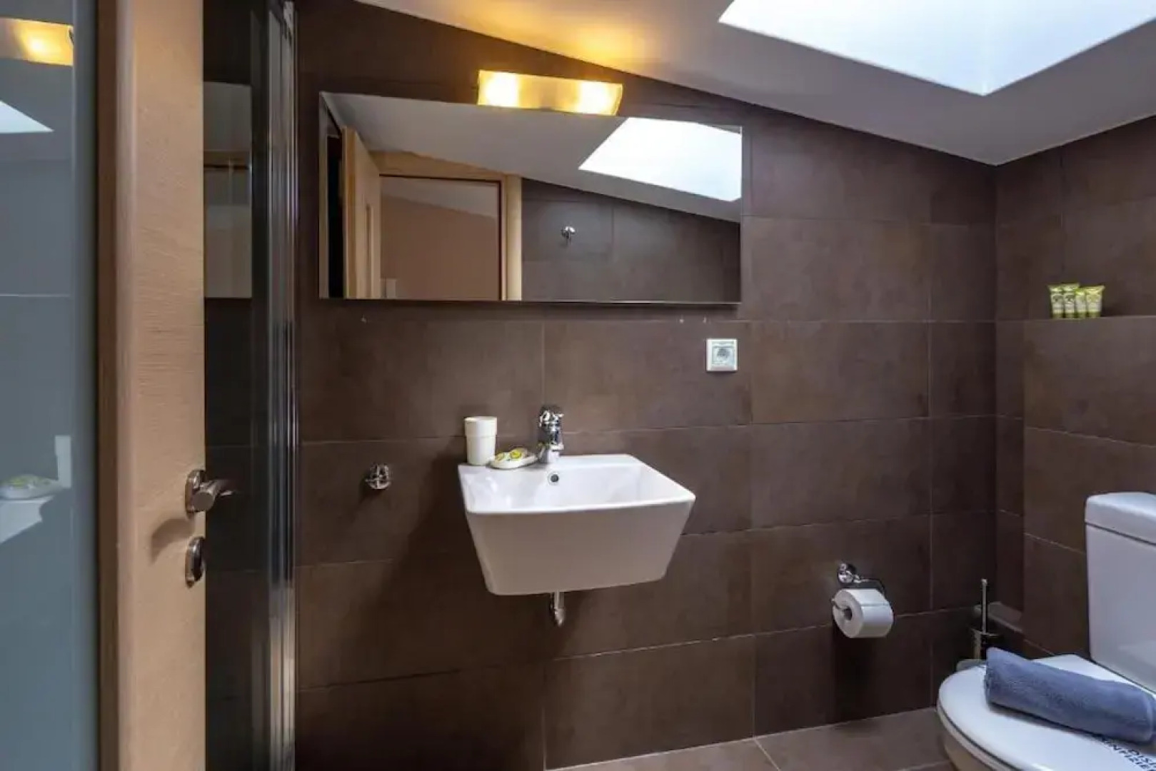 Solon - Deluxe City Center Apartment