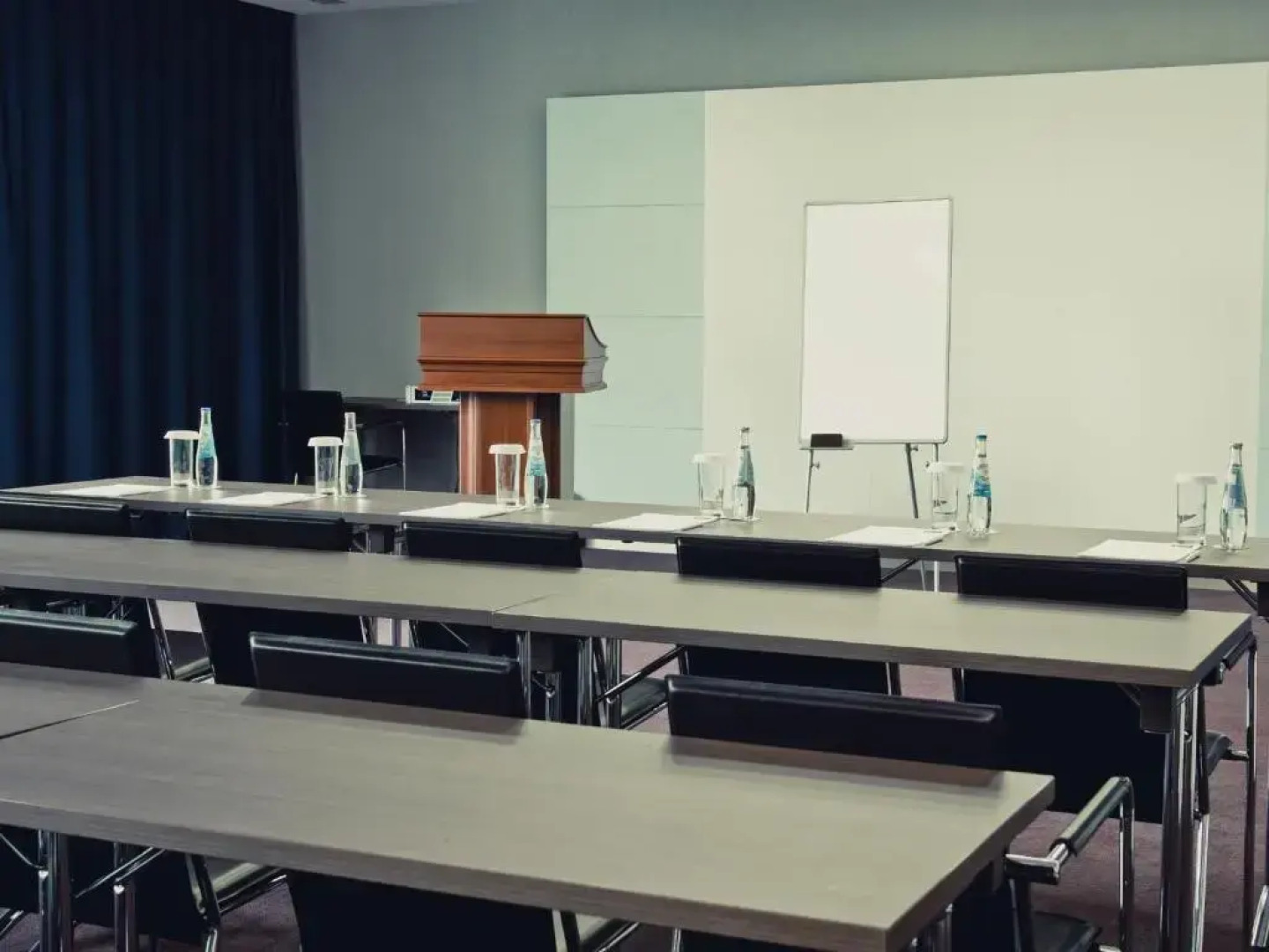 Отель Chirag Plaza Hotel & Business Center