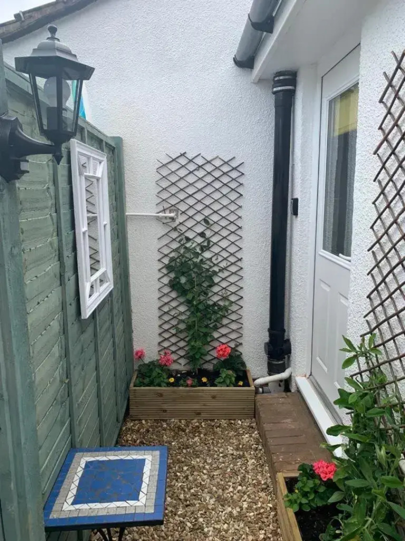 The Beehive - Self Contained Studio by the Sea (Adults Only)