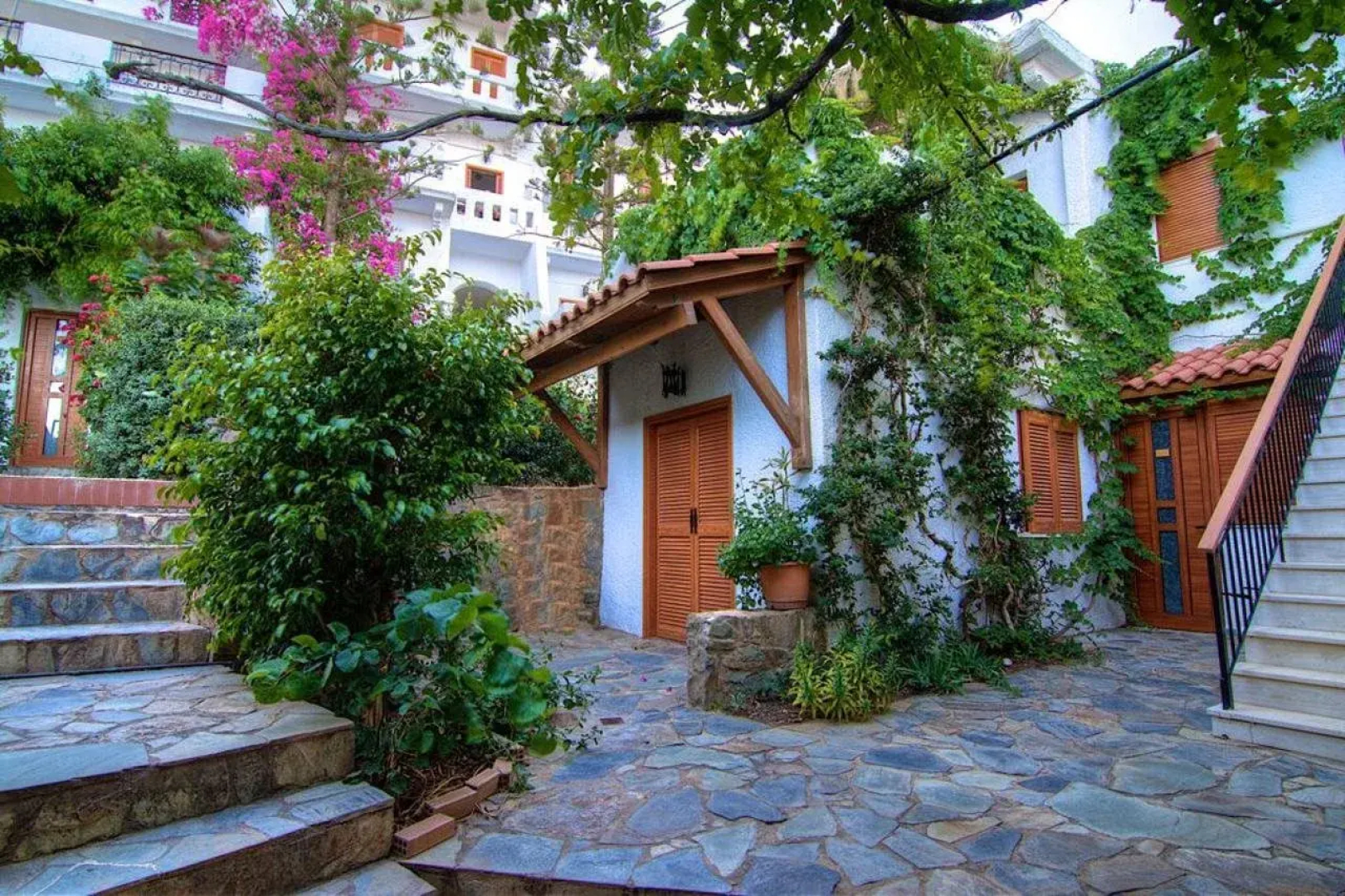 Adonis Hotel