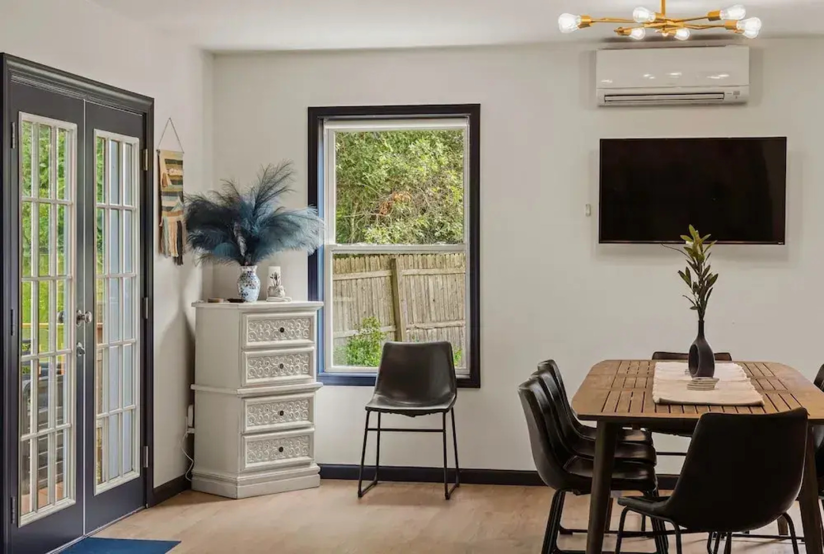 For Lake Sake by Avantstay Lakefront Hot Tub View