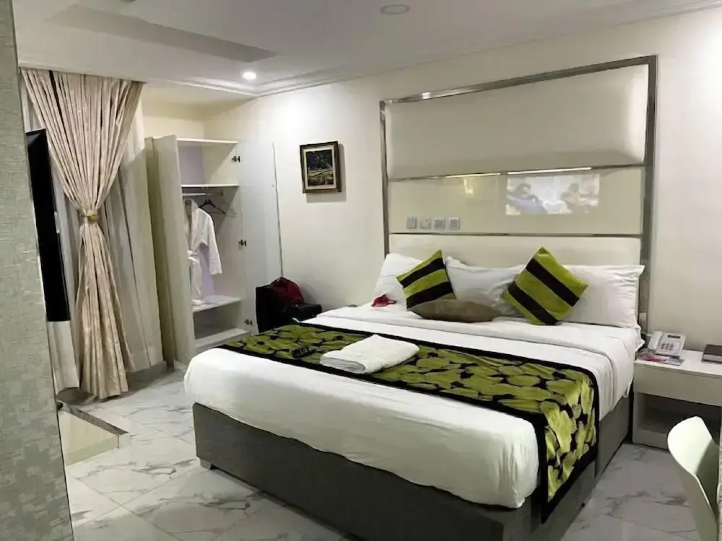 Lushville Hotel and Suites