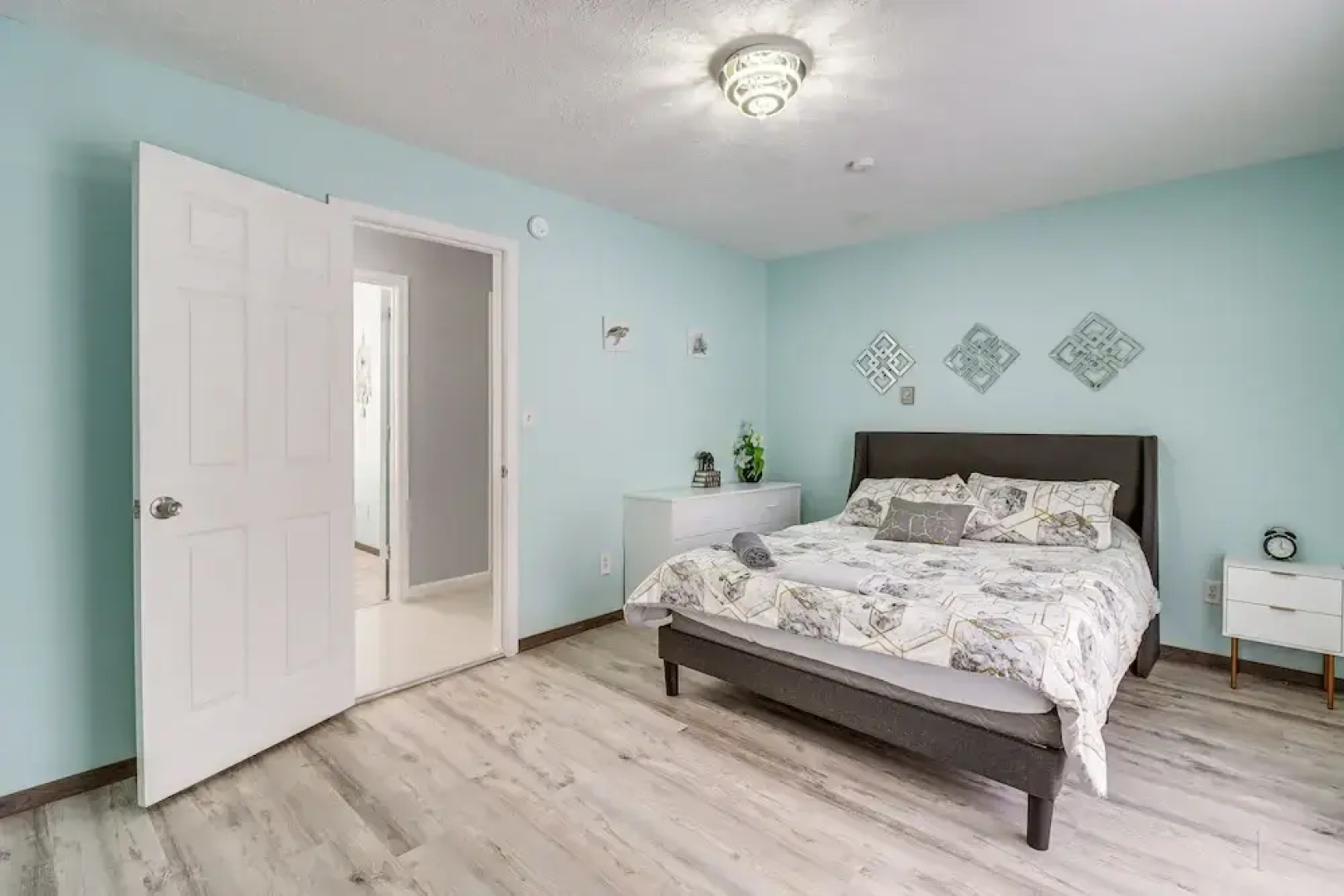 Long Pond Home w/ Private Hot Tub & Game Room