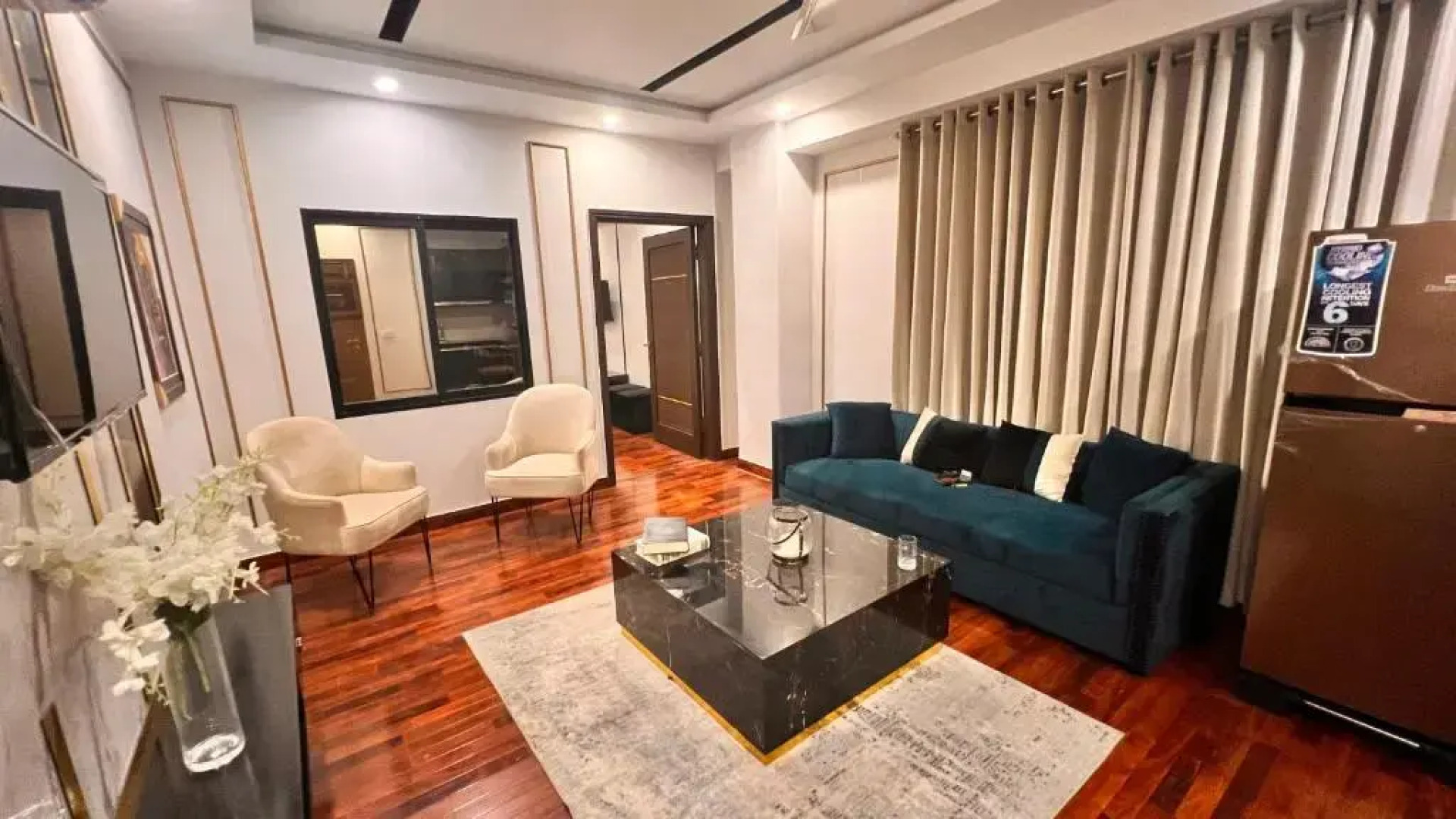 Grand Atrium Designer Apartment