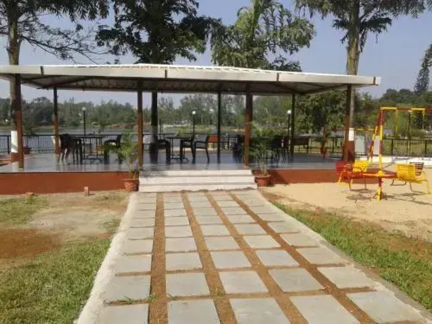 Savshanti Lake Resort