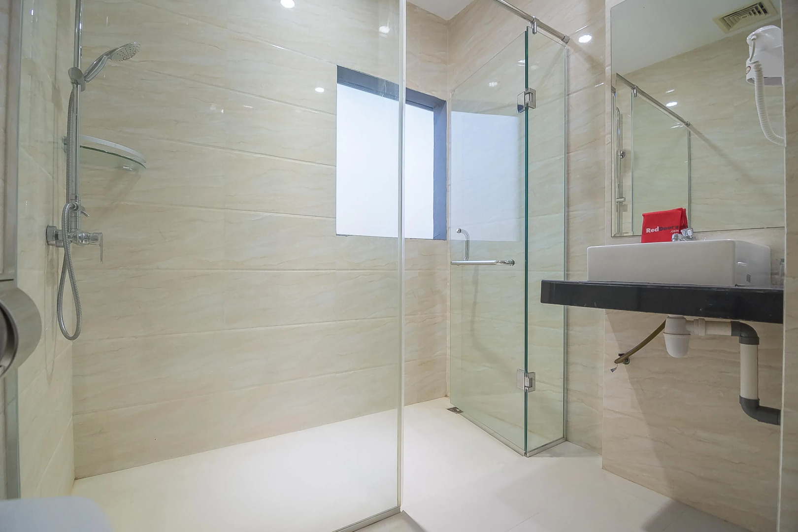 RedDoorz Premium near Grand Batam Mall