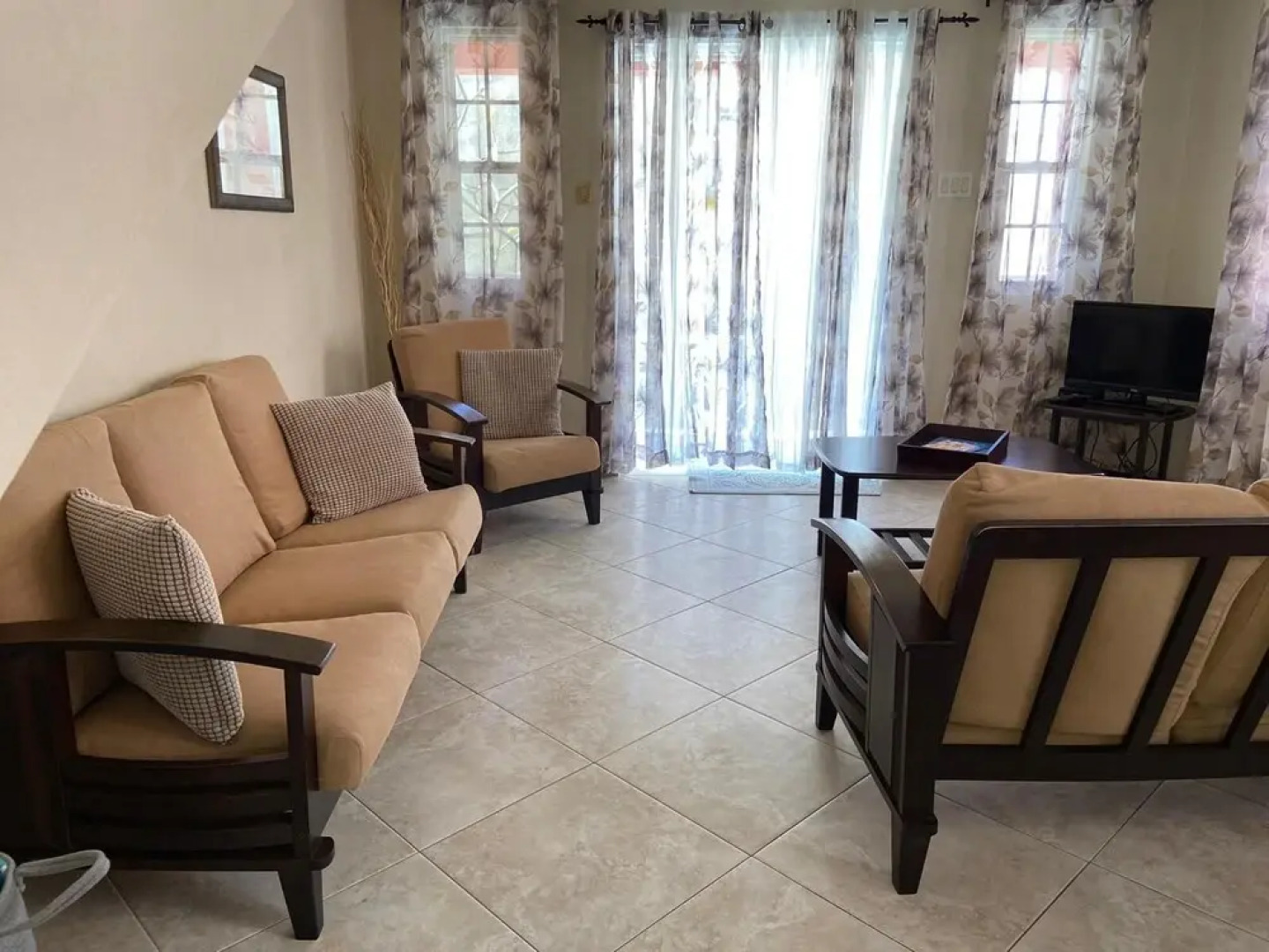 Inviting 2-bed Apartment West Coast Private