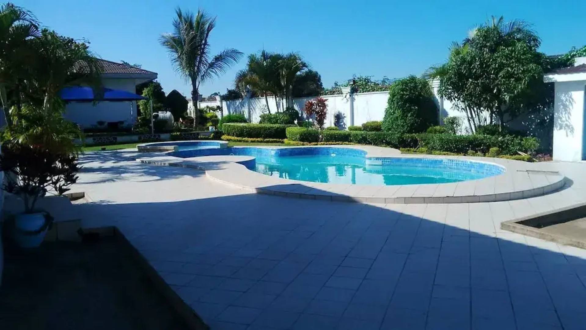 Blue Lagoon Lodge Blantyre