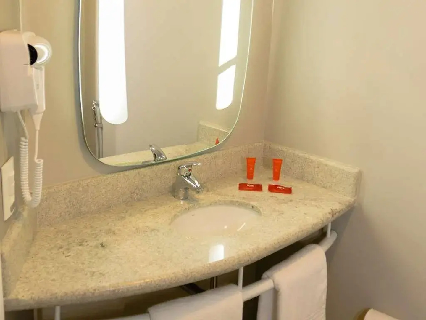 Ibis Lorena - Circuito da Fé