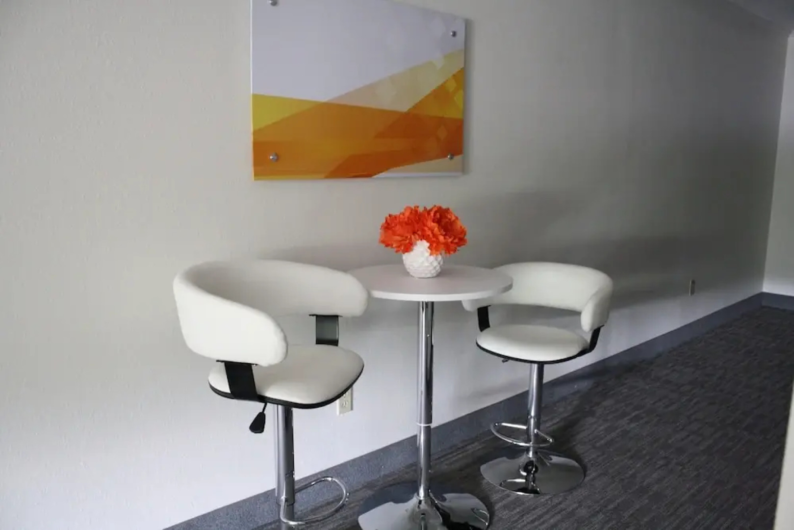 Schoenbrunn Inn & Suites