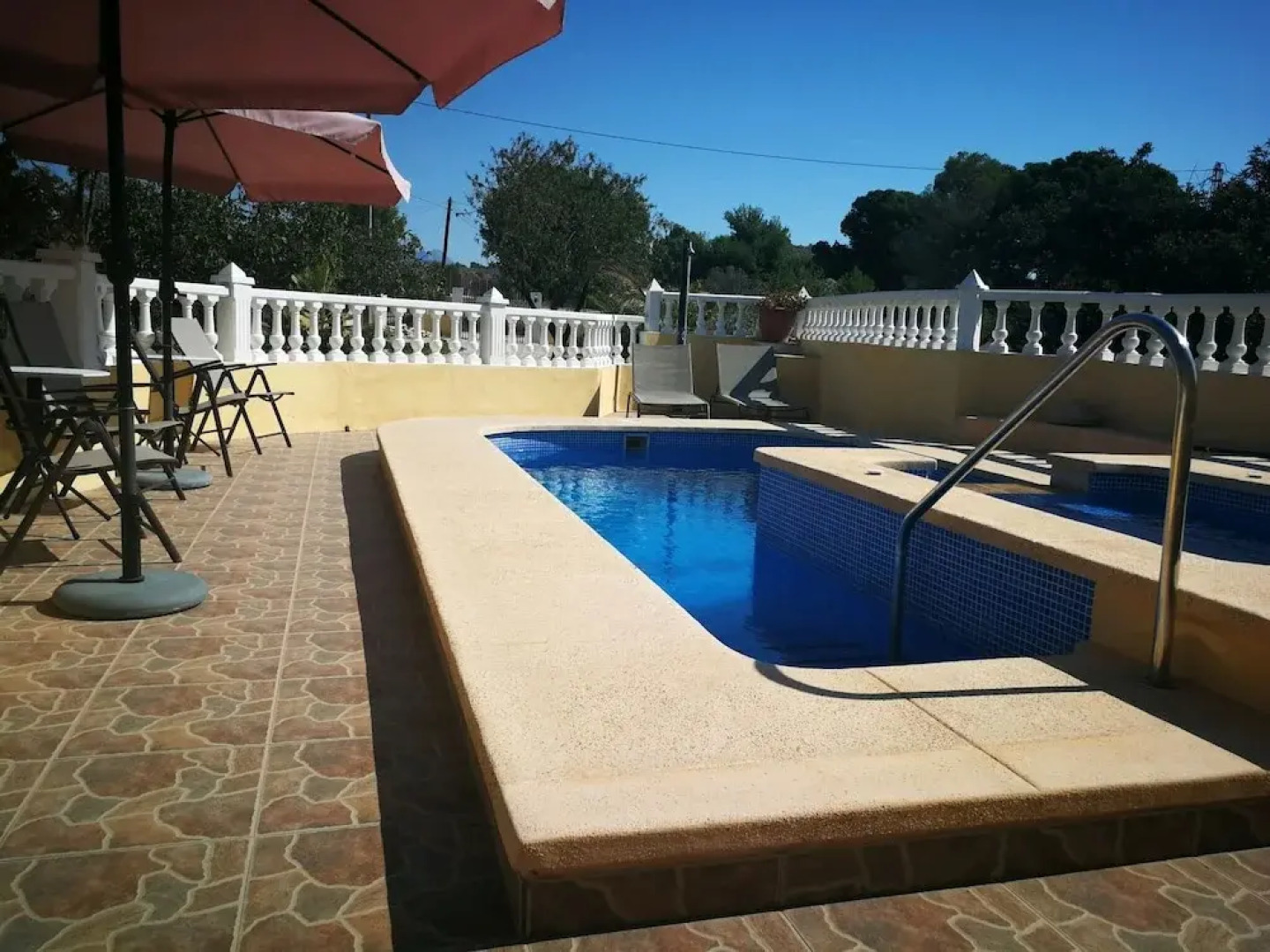 Lovely Holiday Home in Aigues With Private Swimming Pool