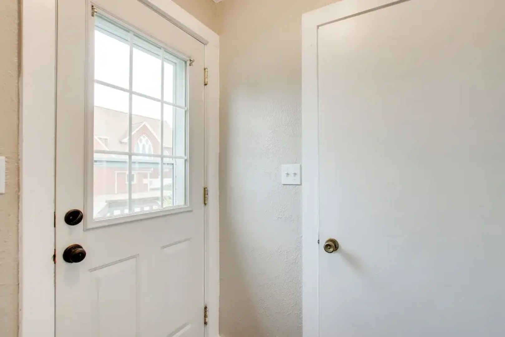 Home Near Kinnick, UI Health & Amish Country